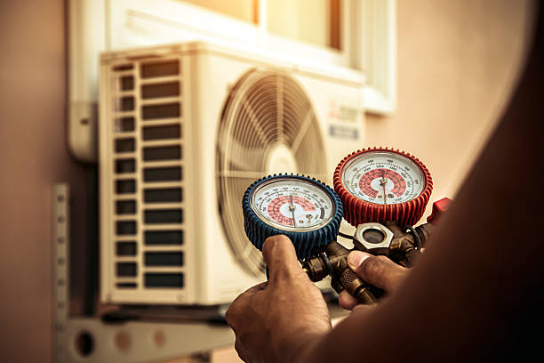 Professional Hvac technician working in Lincoln, AR
